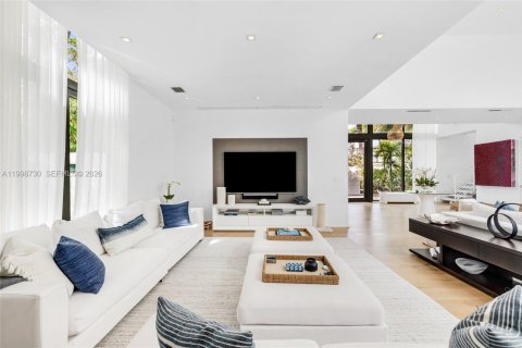 Купить виллу или дом в Майами-Бич, Флорида 4 спальни, 371.05м2, № 2064080 - фото 18