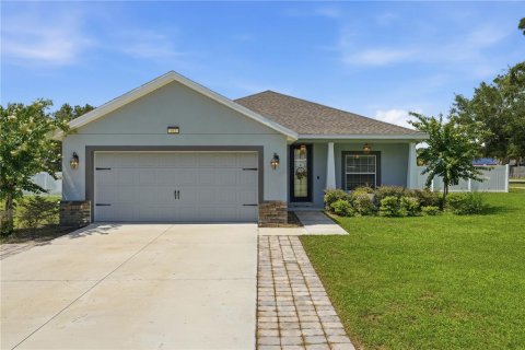 House in Umatilla, Florida 3 bedrooms, 124.58 sq.m. № 2316657