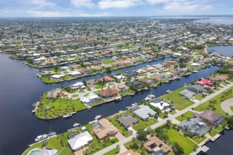 Villa ou maison à vendre à Port Charlotte, Floride: 5 chambres, 350.61 m2 № 1835302 - photo 4