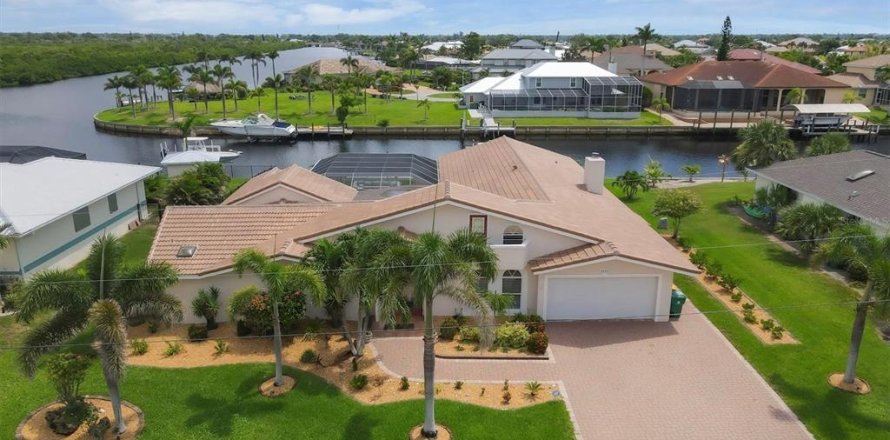 Casa en Port Charlotte, Florida 5 dormitorios, 350.61 m2 № 1835302