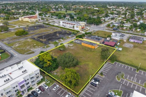 Commercial property in Miami, Florida № 1976662 - photo 5