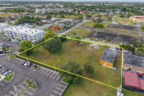 Commercial property in Miami, Florida № 1976662 - photo 4