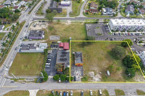 Commercial property in Miami, Florida № 1976662 - photo 10