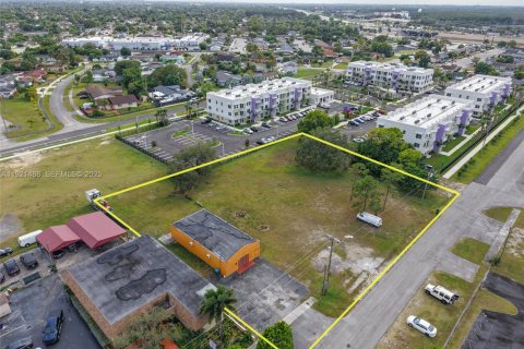 Commercial property in Miami, Florida № 1976662 - photo 2