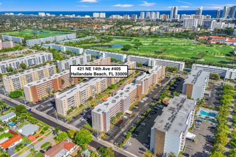 Condo in Hallandale Beach, Florida, 1 bedroom № 1996049 - photo 27