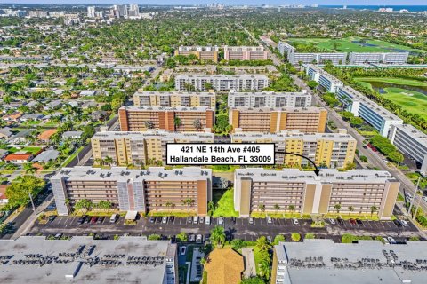 Condo in Hallandale Beach, Florida, 1 bedroom № 1996049 - photo 26