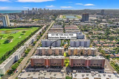 Condo in Hallandale Beach, Florida, 1 bedroom № 1996049 - photo 30