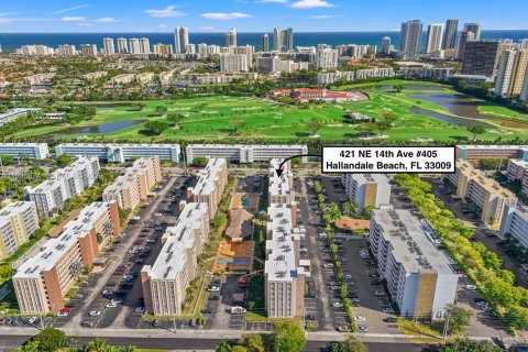 Condo in Hallandale Beach, Florida, 1 bedroom № 1996049 - photo 28