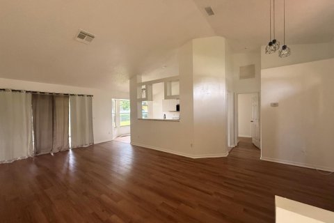Villa ou maison à louer à Port St. Lucie, Floride: 3 chambres, 133.31 m2 № 2264493 - photo 2