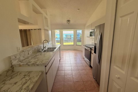 Villa ou maison à louer à Port St. Lucie, Floride: 3 chambres, 133.31 m2 № 2264493 - photo 13