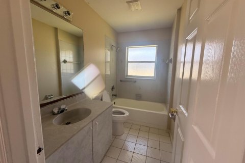 Villa ou maison à louer à Port St. Lucie, Floride: 3 chambres, 133.31 m2 № 2264493 - photo 4