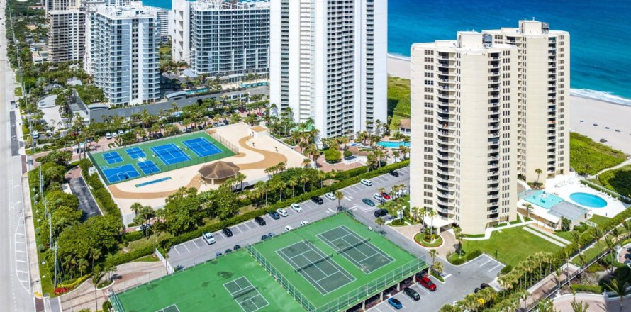 Condo in Riviera Beach, Florida, 2 bedrooms № 1100396