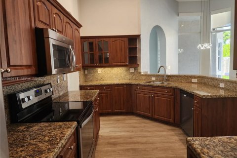 Снять в аренду виллу или дом в Корал-Спрингс, Флорида 4 спальни, 190.26м2, № 2005700 - фото 12