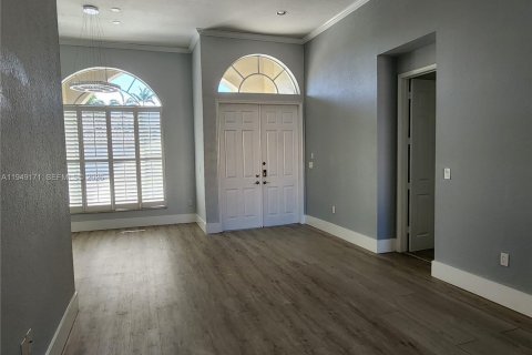 Снять в аренду виллу или дом в Корал-Спрингс, Флорида 4 спальни, 190.26м2, № 2005700 - фото 3