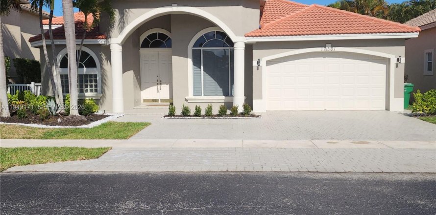 Дом в Корал-Спрингс, Флорида 4 спальни, 190.26м2 № 2005700