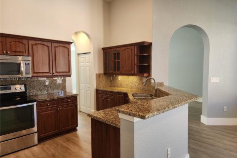 Снять в аренду виллу или дом в Корал-Спрингс, Флорида 4 спальни, 190.26м2, № 2005700 - фото 9