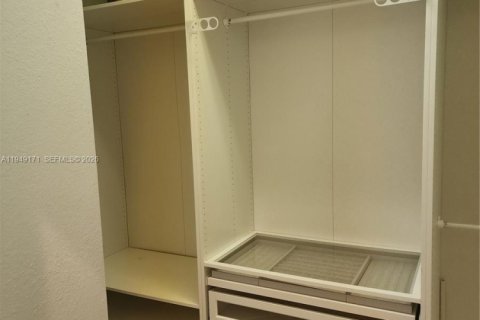 Снять в аренду виллу или дом в Корал-Спрингс, Флорида 4 спальни, 190.26м2, № 2005700 - фото 20