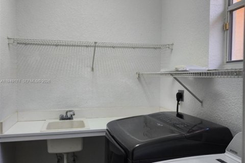 Снять в аренду виллу или дом в Корал-Спрингс, Флорида 4 спальни, 190.26м2, № 2005700 - фото 14