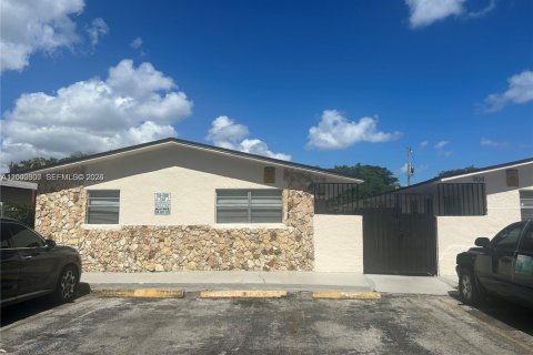 Immobilier commercial à Hallandale Beach, Floride 208.47 m2 № 2170164
