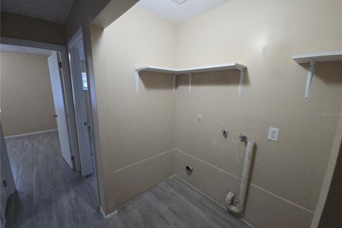 Immobilier commercial à vendre à Lakeland, Floride: 4 chambres, 168.43 m2 № 2423992 - photo 4
