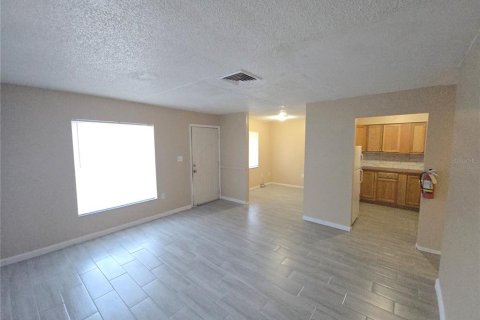 Immobilier commercial à vendre à Lakeland, Floride: 4 chambres, 168.43 m2 № 2423992 - photo 3