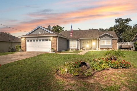 House in Spring Hill, Florida 3 bedrooms, 139.07 sq.m. № 1901867 - photo 1