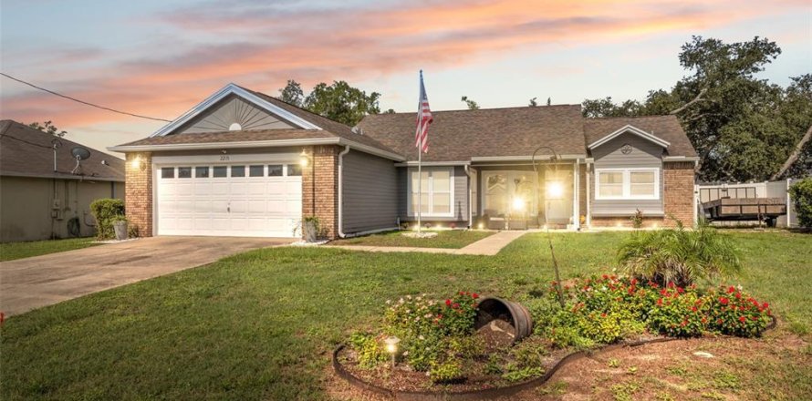 House in Spring Hill, Florida 3 bedrooms, 139.07 sq.m. № 1901867