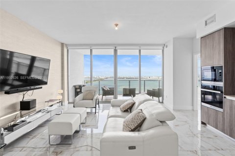 Condominio en alquiler en Miami, Florida, 2 dormitorios, 107.95 m2 № 2009236 - foto 8