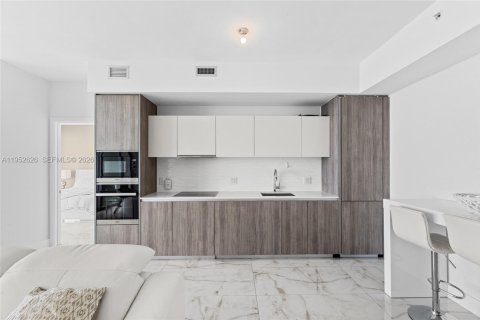 Condominio en alquiler en Miami, Florida, 2 dormitorios, 107.95 m2 № 2009236 - foto 5