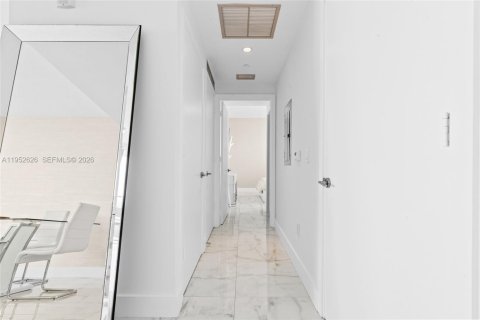 Condominio en alquiler en Miami, Florida, 2 dormitorios, 107.95 m2 № 2009236 - foto 3