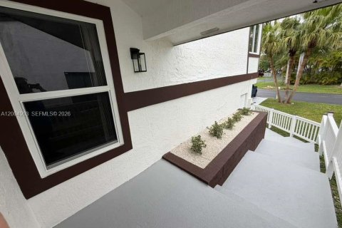 House in Cutler Bay, Florida 3 bedrooms, 132.39 sq.m. № 2071163 - photo 6