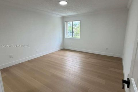 House in Cutler Bay, Florida 3 bedrooms, 132.39 sq.m. № 2071163 - photo 27