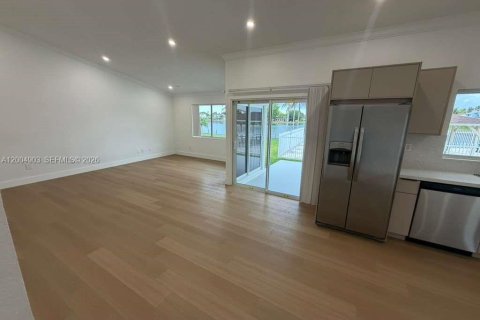 House in Cutler Bay, Florida 3 bedrooms, 132.39 sq.m. № 2071163 - photo 10
