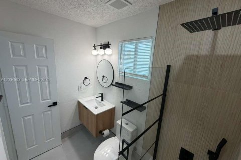 House in Cutler Bay, Florida 3 bedrooms, 132.39 sq.m. № 2071163 - photo 25