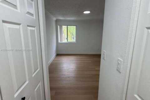 House in Cutler Bay, Florida 3 bedrooms, 132.39 sq.m. № 2071163 - photo 21