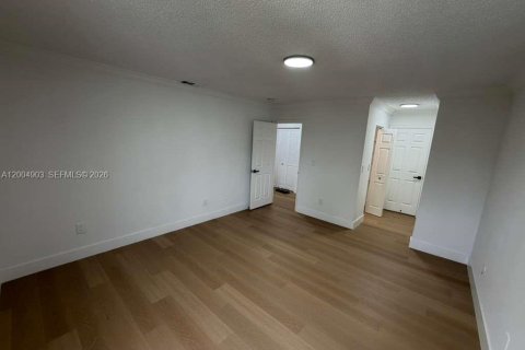 House in Cutler Bay, Florida 3 bedrooms, 132.39 sq.m. № 2071163 - photo 16