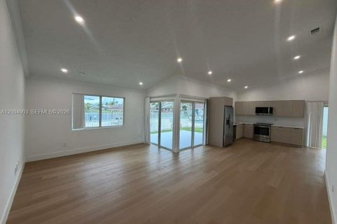 House in Cutler Bay, Florida 3 bedrooms, 132.39 sq.m. № 2071163 - photo 14