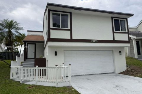 House in Cutler Bay, Florida 3 bedrooms, 132.39 sq.m. № 2071163 - photo 3