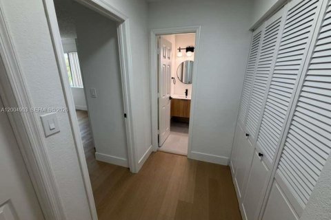 House in Cutler Bay, Florida 3 bedrooms, 132.39 sq.m. № 2071163 - photo 22