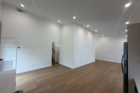 House in Cutler Bay, Florida 3 bedrooms, 132.39 sq.m. № 2071163 - photo 13