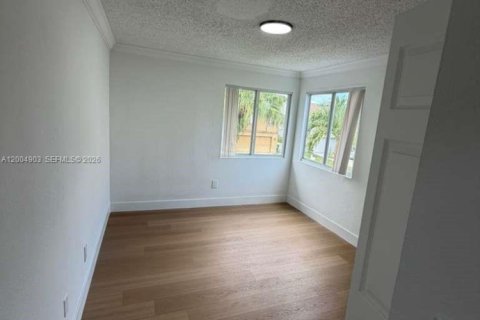 House in Cutler Bay, Florida 3 bedrooms, 132.39 sq.m. № 2071163 - photo 29