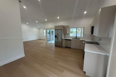House in Cutler Bay, Florida 3 bedrooms, 132.39 sq.m. № 2071163 - photo 11
