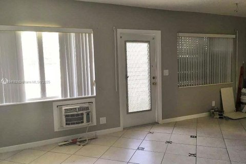Condo in Hallandale Beach, Florida, 2 bedrooms  № 1891300 - photo 3