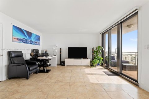 Condo in Hollywood, Florida, 2 bedrooms  № 1980459 - photo 10