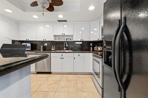 Condo in Hollywood, Florida, 2 bedrooms  № 1980459 - photo 17