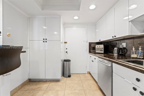 Condo in Hollywood, Florida, 2 bedrooms  № 1980459 - photo 21