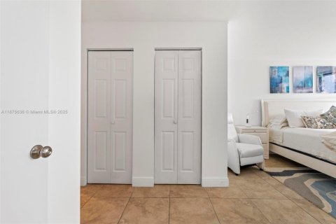 Condo in Hollywood, Florida, 2 bedrooms  № 1980459 - photo 24