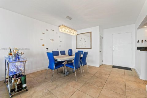 Condo in Hollywood, Florida, 2 bedrooms  № 1980459 - photo 5
