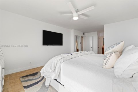 Condo in Hollywood, Florida, 2 bedrooms  № 1980459 - photo 26