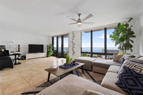 Condo in Hollywood, Florida, 2 bedrooms  № 1980459 - photo 7